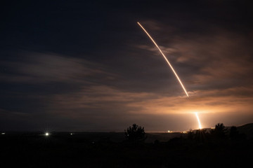 Nga thả số lượng kỷ lục vũ khí 'không thể bắn hạ' xuống Ukraine