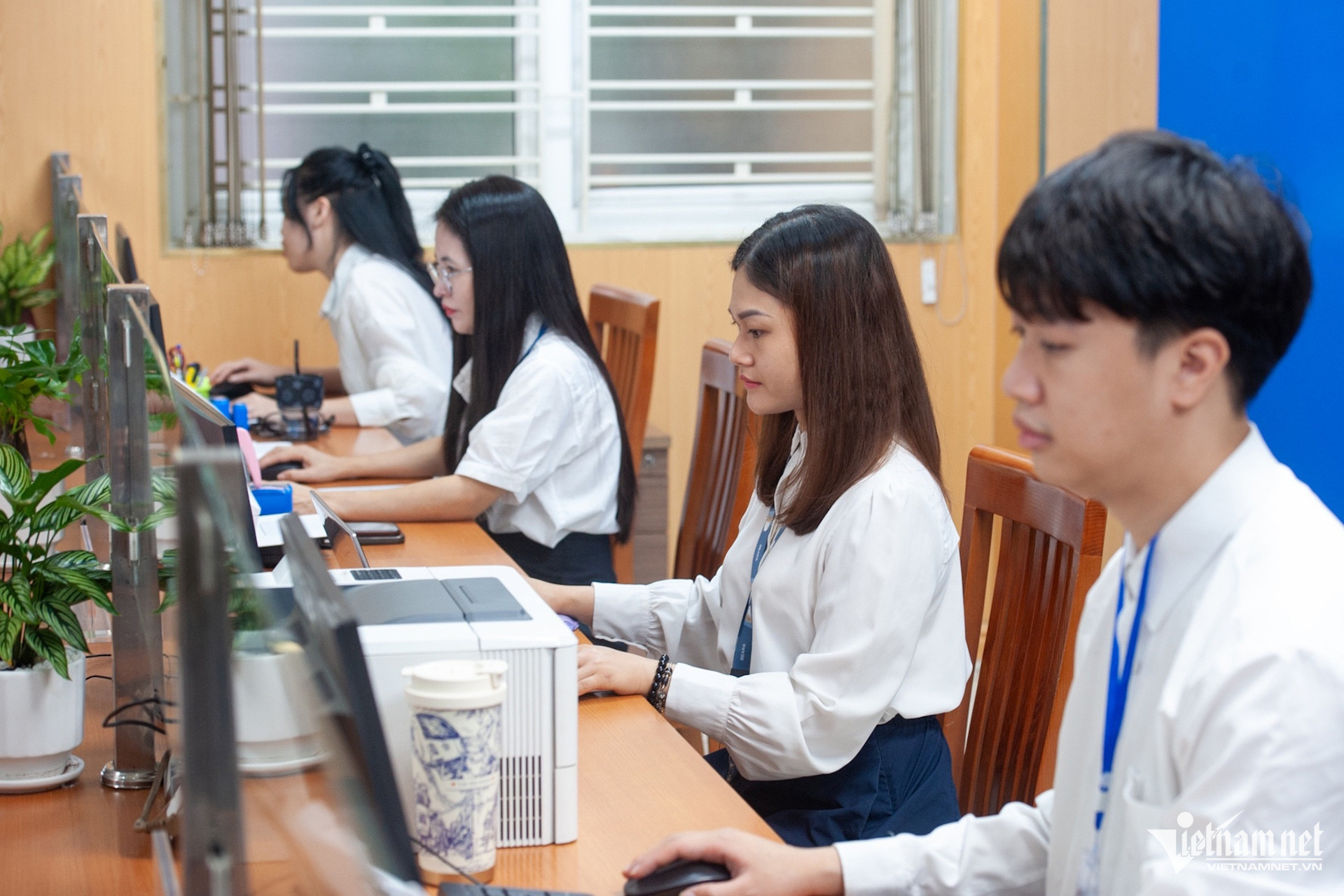 Tiếp tục tinh giản biên chế, đề xuất điều chỉnh tiền lương với cán bộ, công chức.