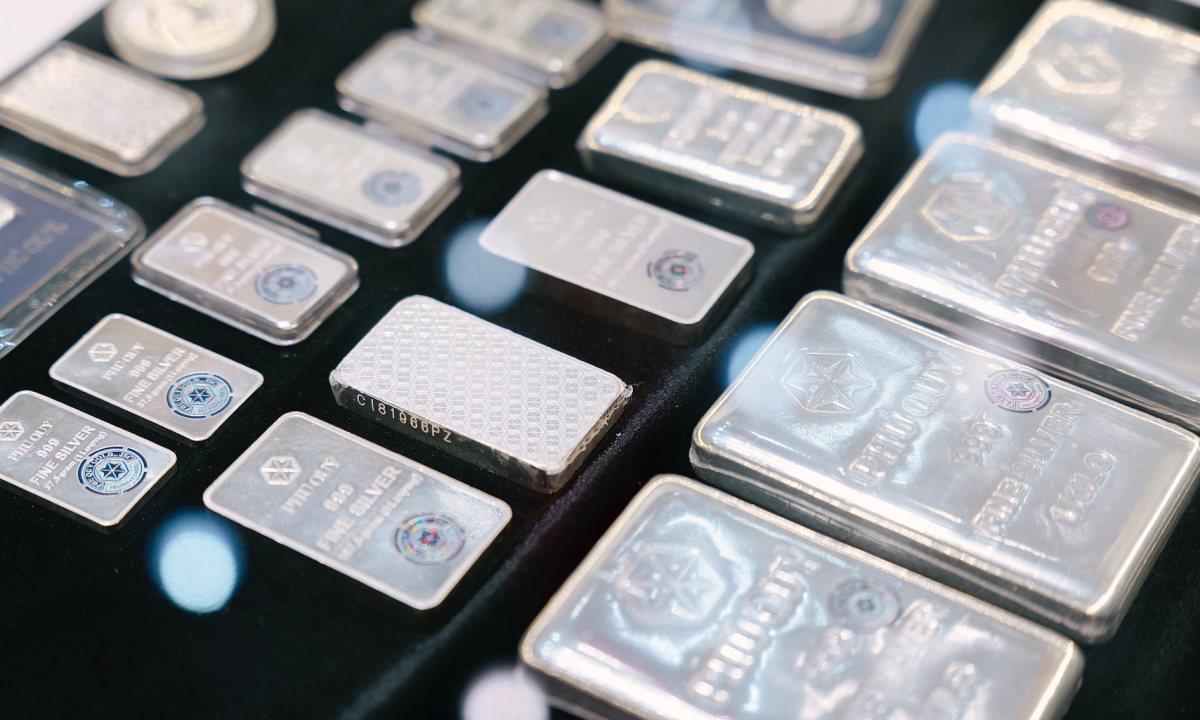 Giá bạc miếng vượt 4 triệu đồng một lượng.