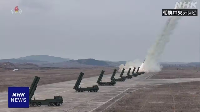 Lãnh đạo Kim Jong Un thị sát cuộc diễn tập hỏa lực của Bắc Triều Tiên.