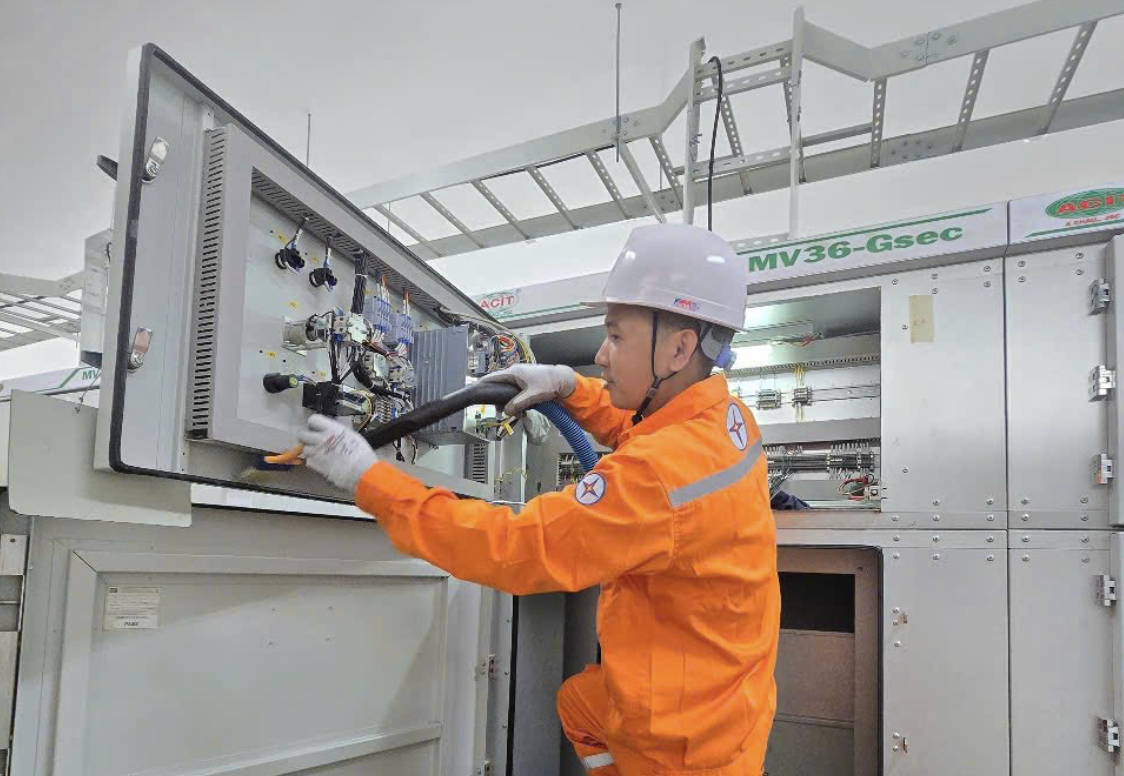 Lãnh đạo EVN: Đổi khung giờ cao điểm không ảnh hưởng đến tiề...